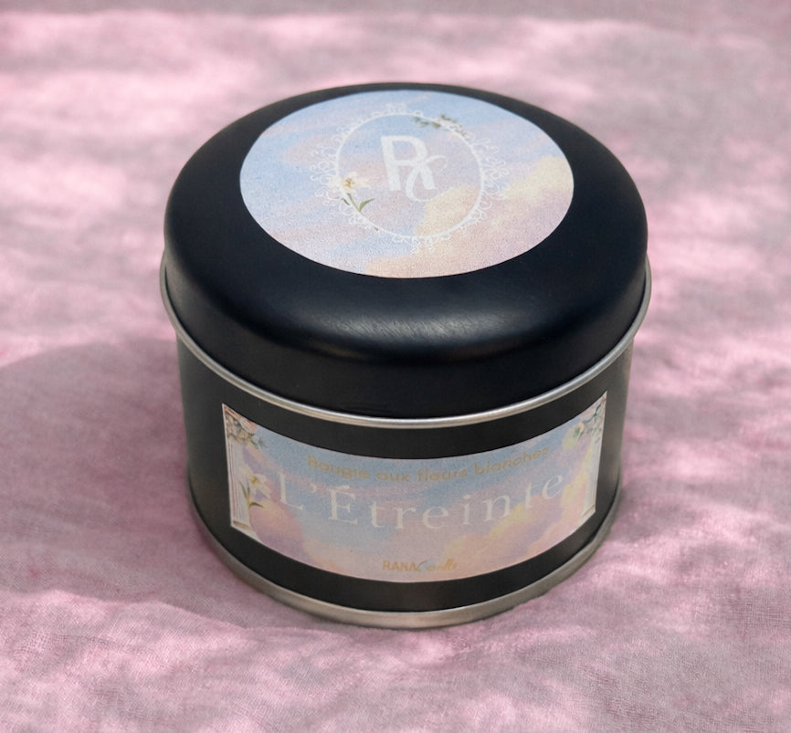 L’Étreinte 🤍 | Bougie parfumée aux fleurs blanches | 30h de diffusion | Cire végétale | Parfum Floral • Frais • Vanillé