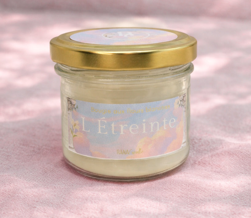 L’Étreinte 🤍 | Bougie parfumée aux fleurs blanches | 20h de diffusion | Cire végétale | Parfum Floral • Frais • Vanillé