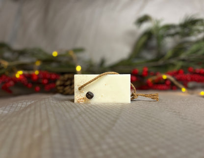 Écrin de Soi ❄️| Suspension fondante parfumée au Mocaccino blanc | 15h de diffusion | Cire végétale | Parfum onctueux